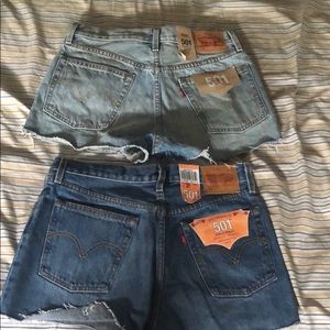 2 unworn Levis